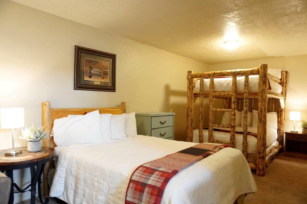 Moose Creek Cabins Motel West Yellowstone Ngoại thất bức ảnh